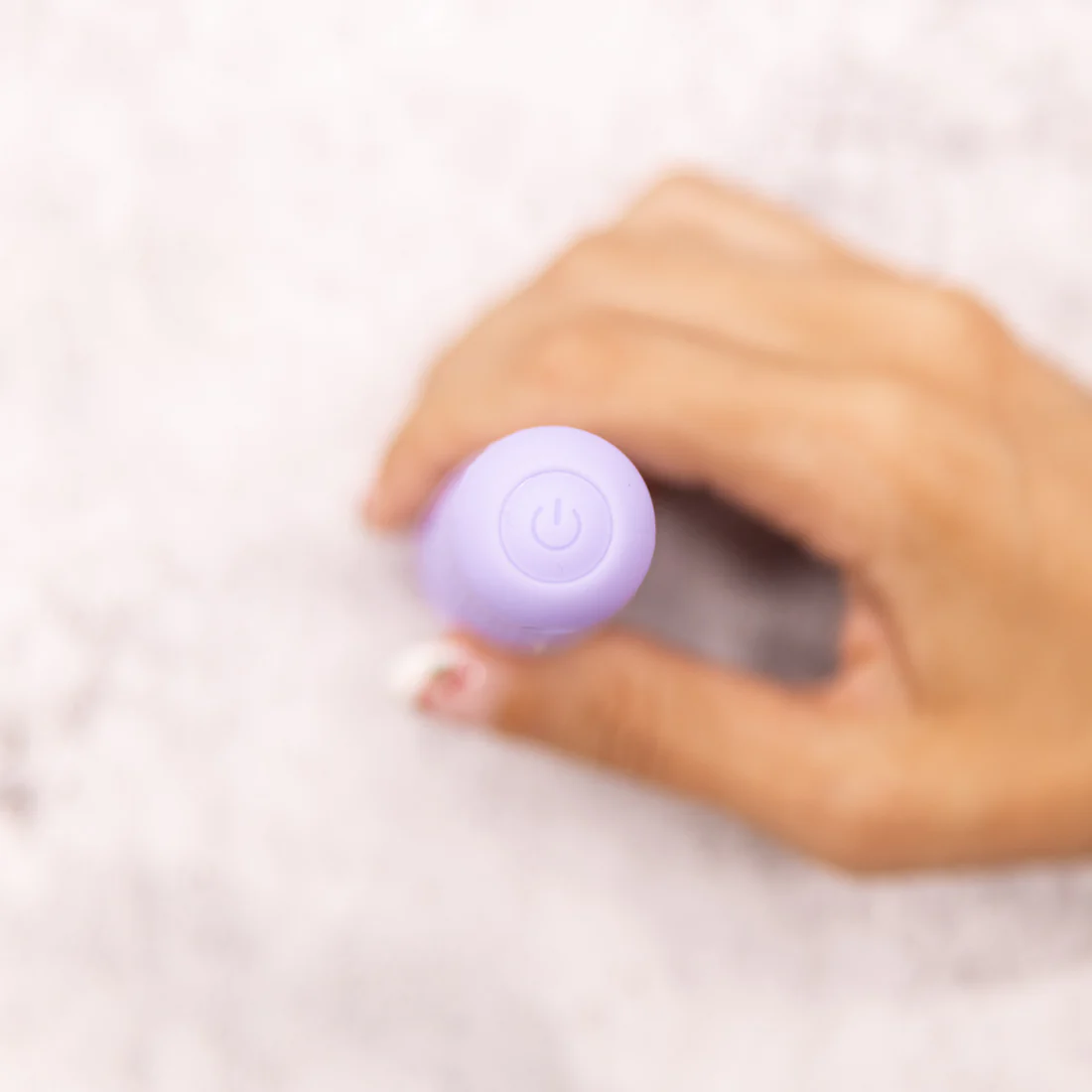 Emojibator Tiny Wand Vibrator front view – lilac compact wand design