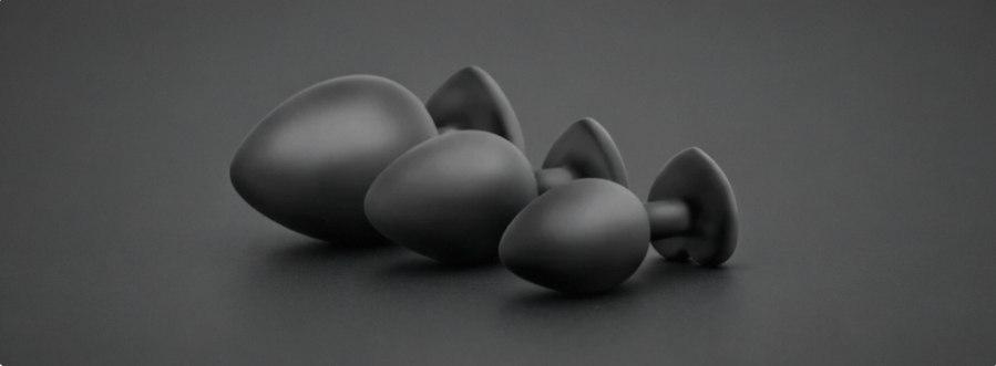 Small, medium, and large anal plug size comparison for beginners