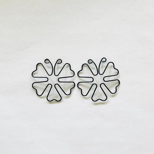 Pair of clover-shaped non-piercing metal nipple rings