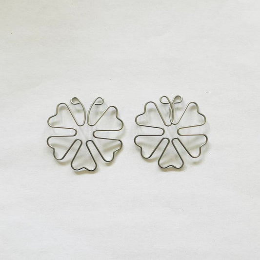Pair of clover-shaped non-piercing metal nipple rings
