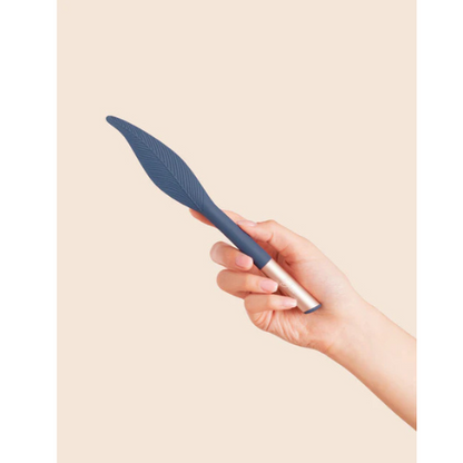 Deia Vibrating Feather – Featherlight Stimulation