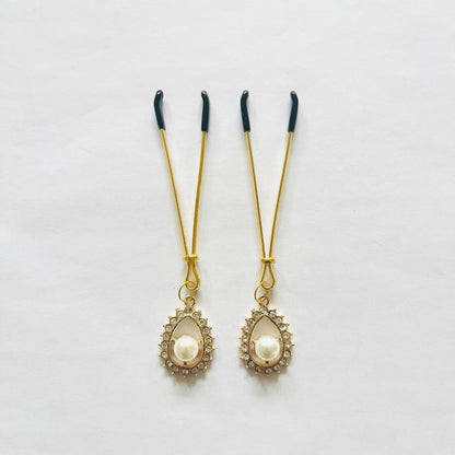 Gold nipple clamps with teardrop charm and faux pearl center – PurpleNight.ca